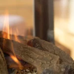 Nahaufnahme von einem Kaminfeuer.