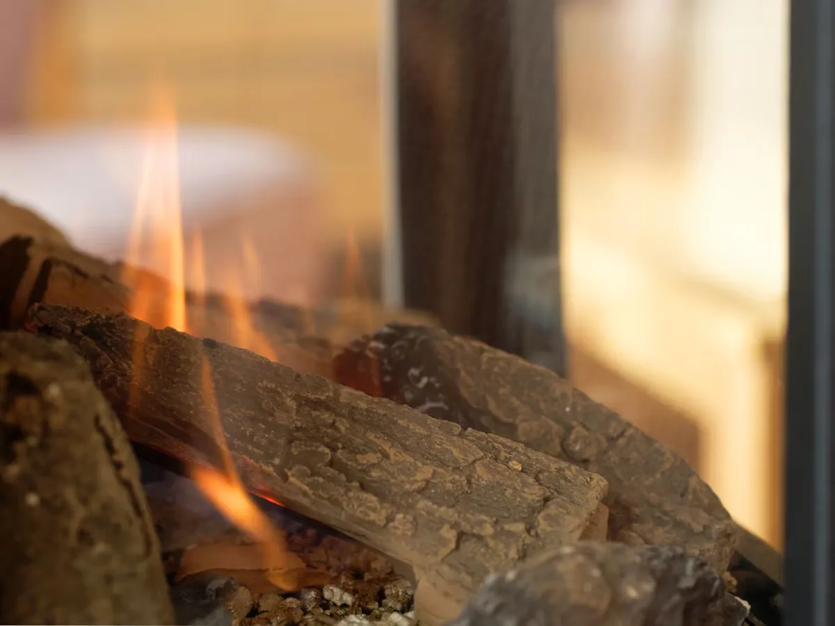 Nahaufnahme von einem Kaminfeuer.