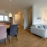 Der Wohn- und Essbereich im Ferienhaus Traumstuuv.