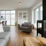 Weitwinkelaufnahme des Wohnzimmers aus dem Traumhuus.